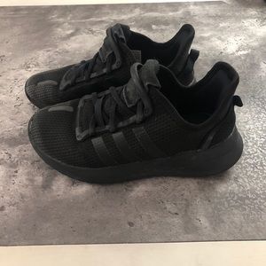 Boys adidas tennis shoes